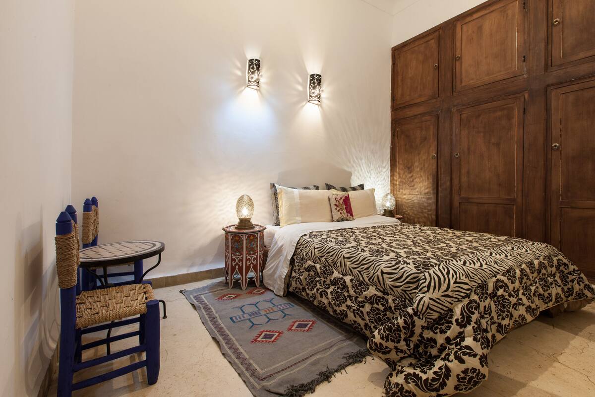 Deluxe Double Room | Individually decorated, free cribs/infant beds, free WiFi, bed sheets