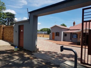 Property entrance - Central Lodge Hotels (Johannesburg)