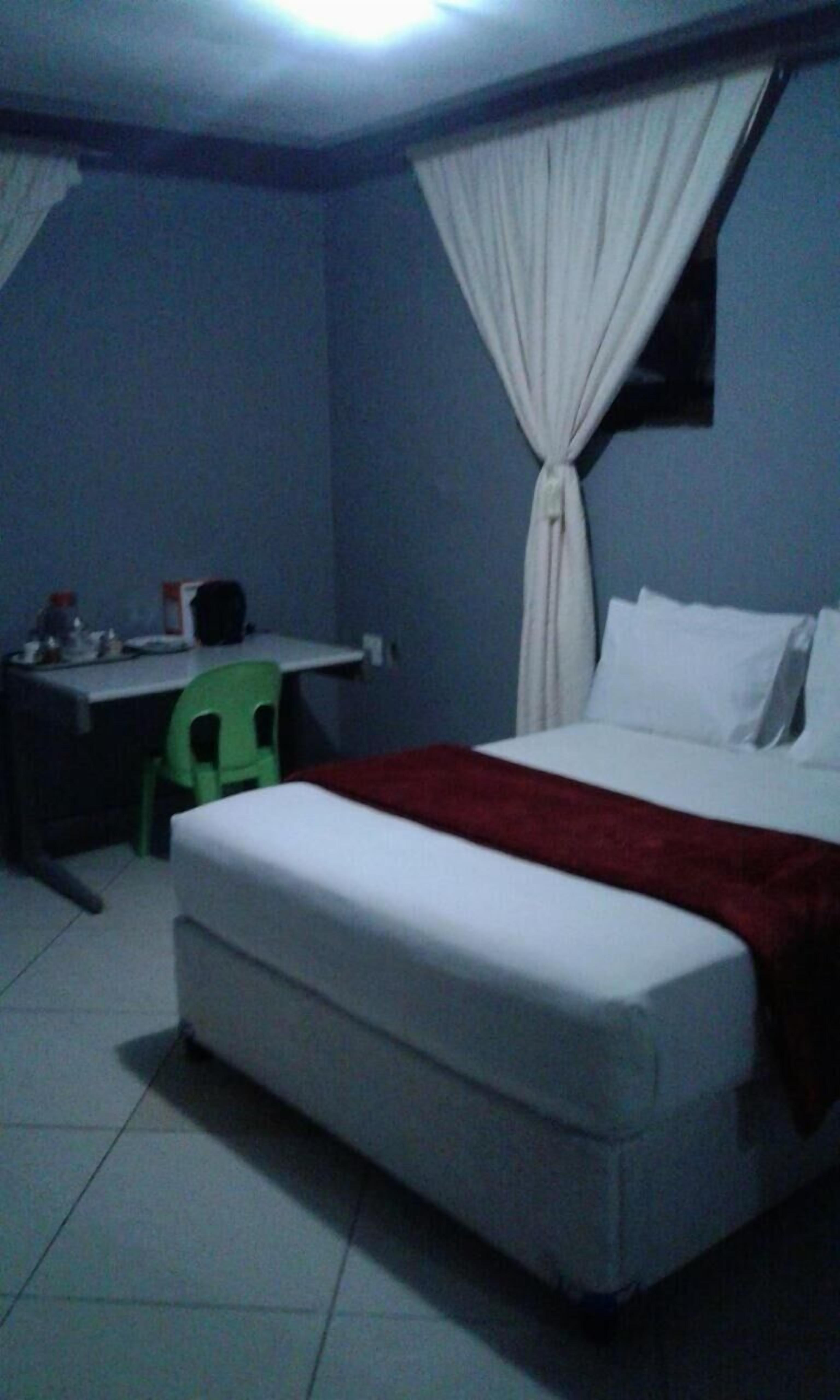 Free WiFi, bed sheets