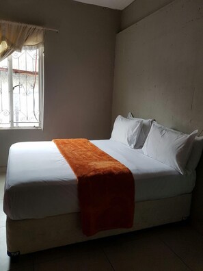 Economy Single Room, 1 Bedroom, Private Bathroom, Ground Floor | Free WiFi, bed sheets - Central Lodge Hotels (Johannesburg)