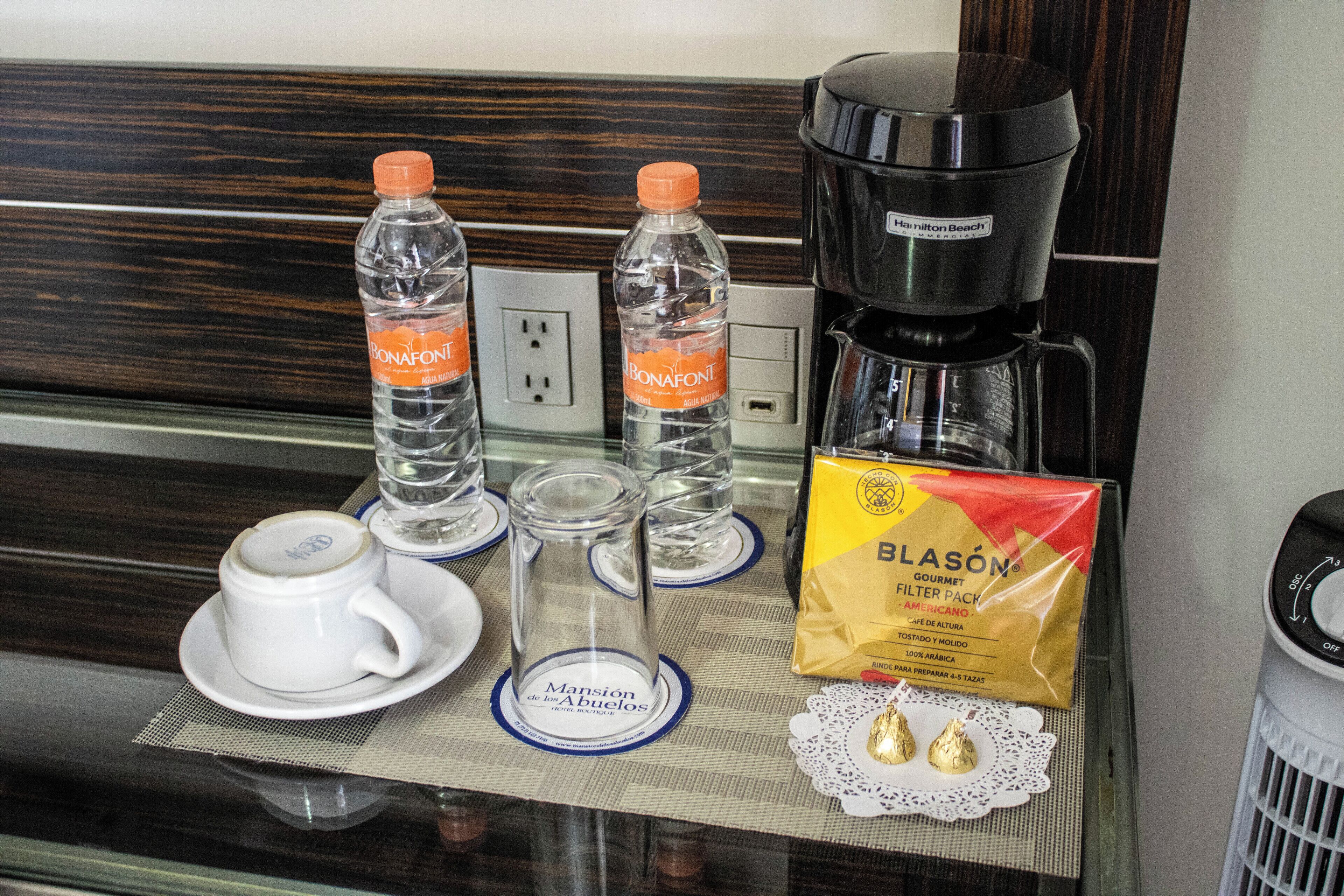 single room | coffee and/or coffee maker