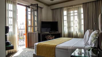 Desk, soundproofing, iron/ironing board, free WiFi