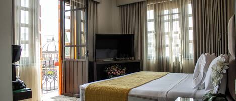 デスク、防音設備、アイロン / アイロン台、WiFi (無料)