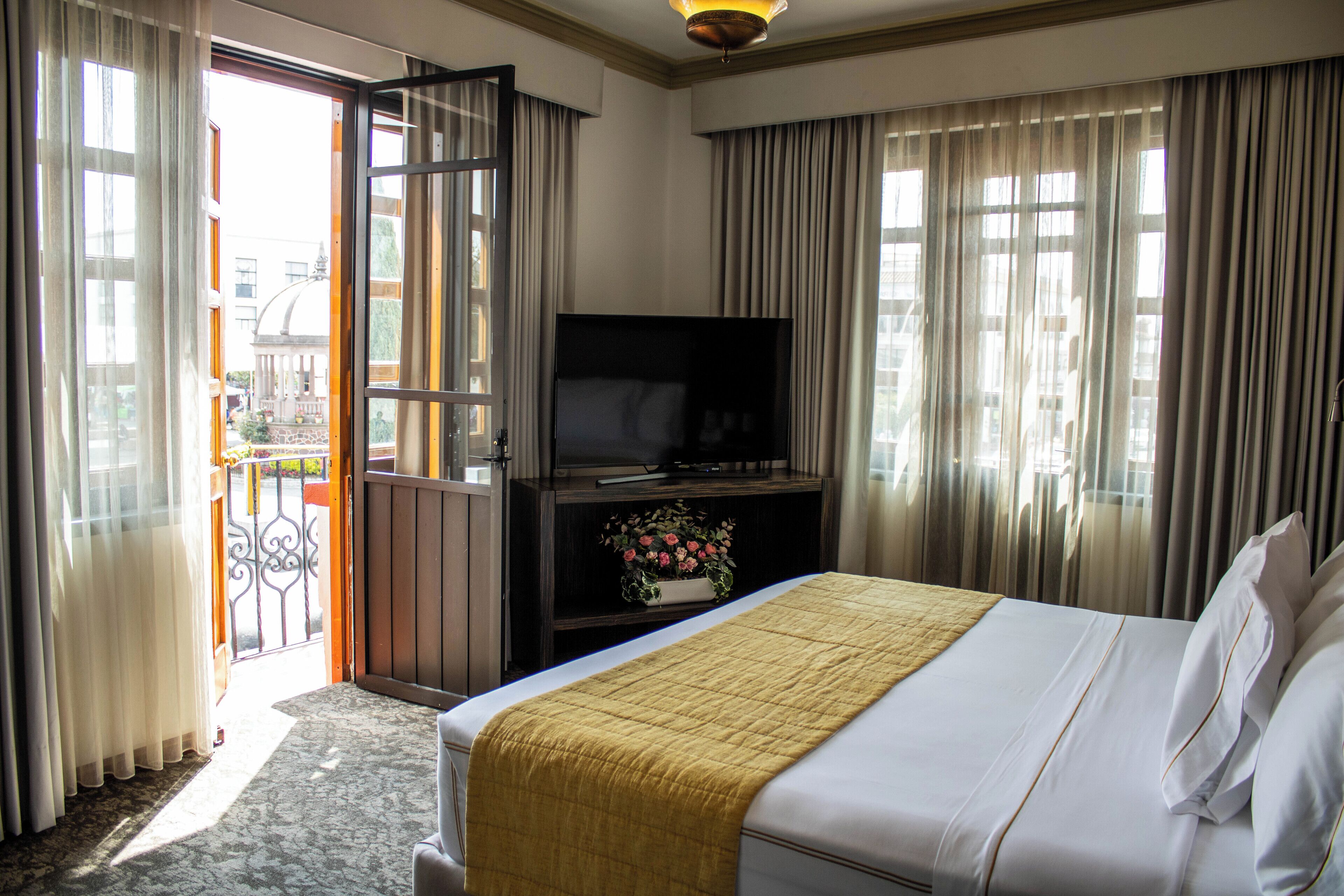 single room, 1 king bed | desk, soundproofing, iron/ironing board, free wifi