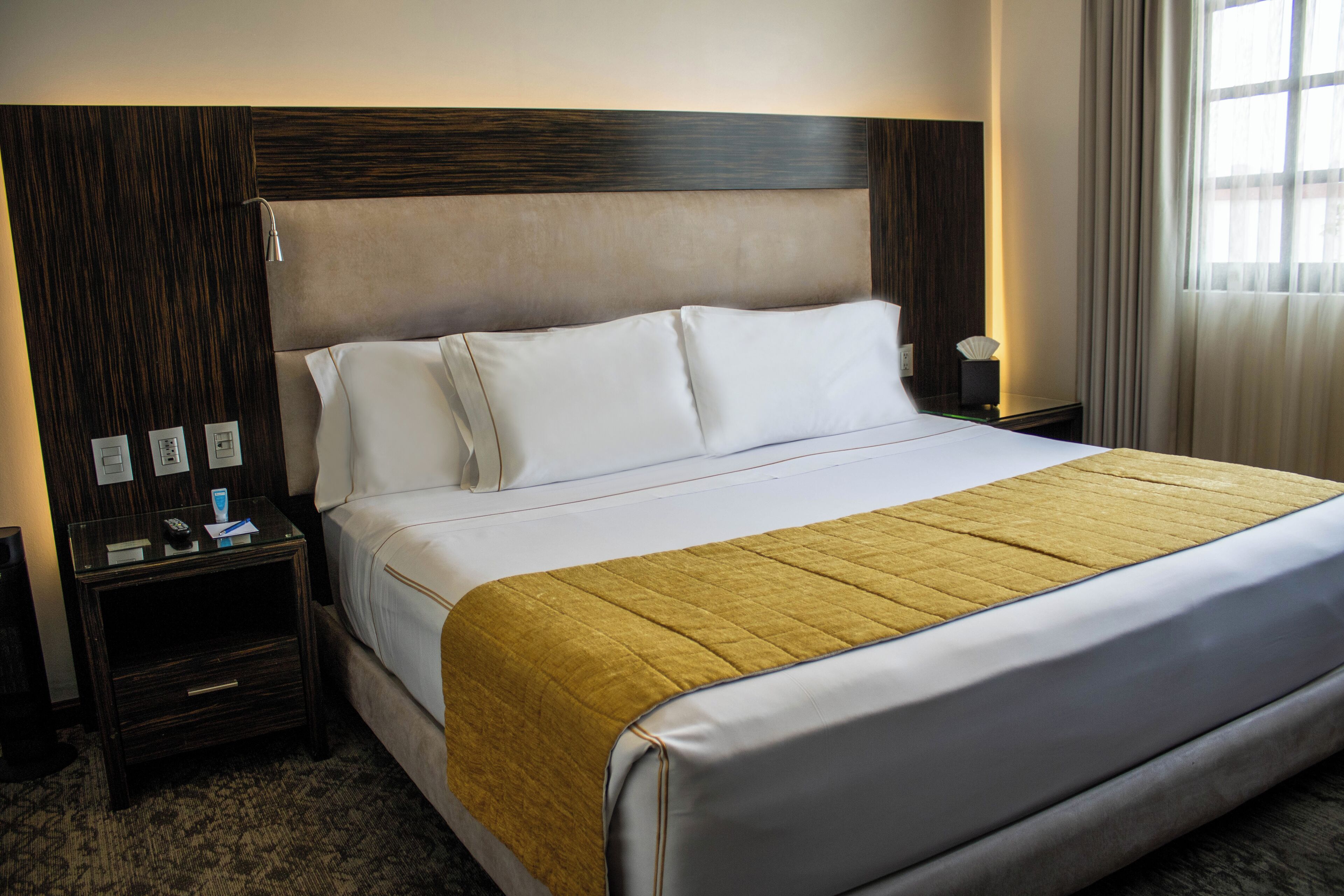 single room, 1 king bed | desk, soundproofing, iron/ironing board, free wifi