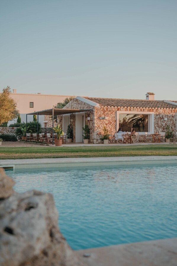 Outdoor pool, pool umbrellas, sun loungers