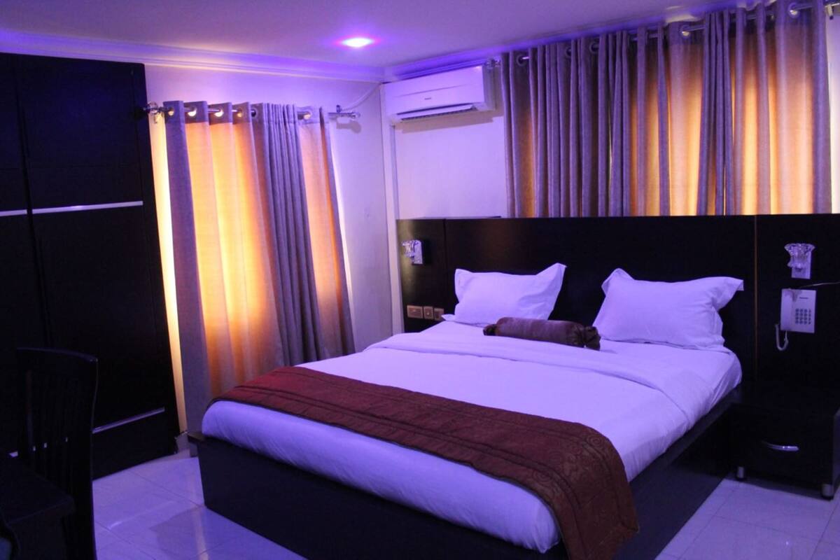 Luxury-Zimmer | Zimmersafe, Schreibtisch, schallisolierte Zimmer, Bettwäsche