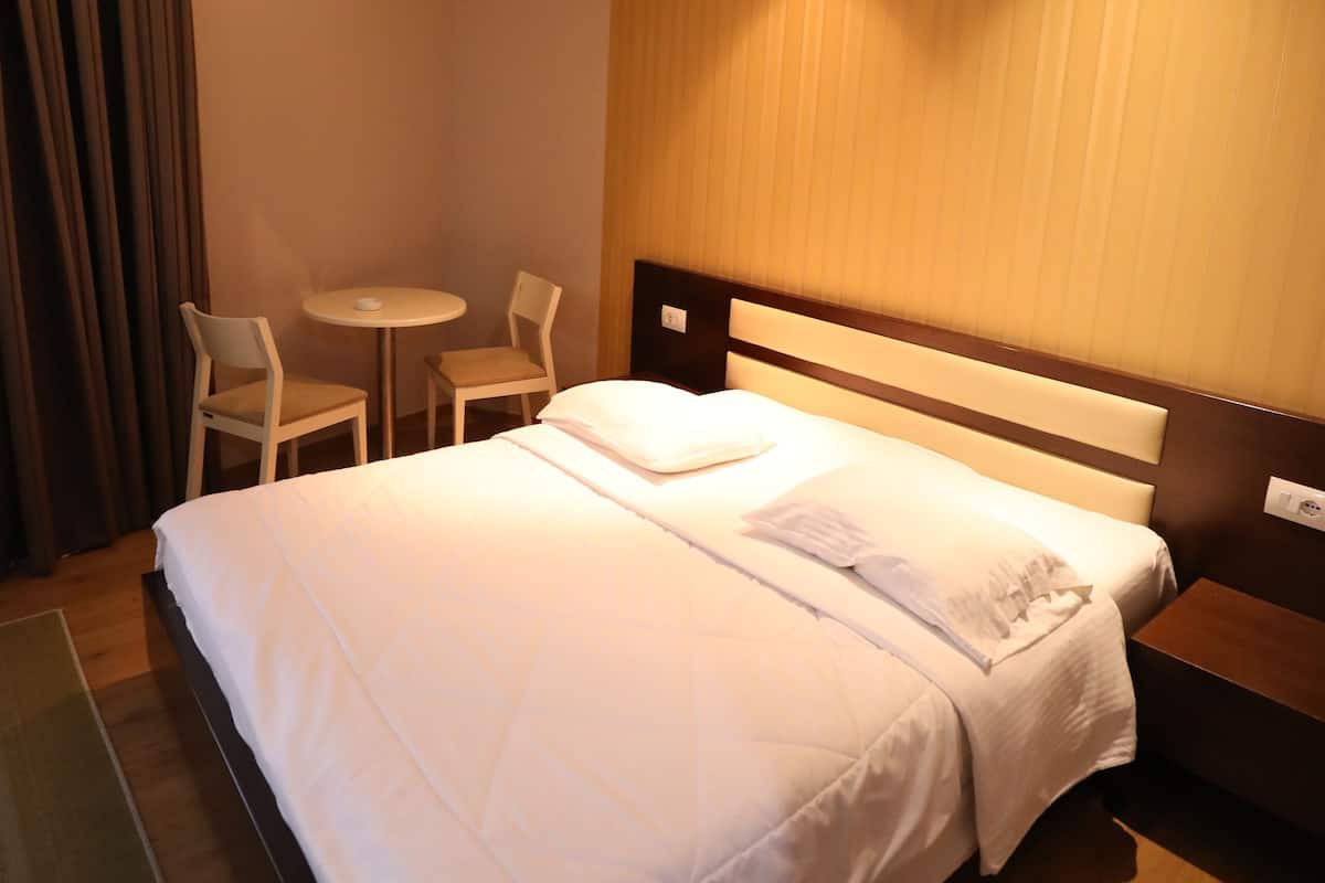 Luxury Suite | 2 bedrooms, in-room safe, desk, soundproofing