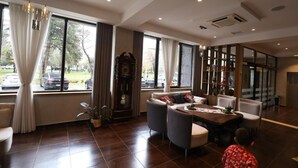 Unclassified image, 4 of 86, button - Hotel 1 Maji (Pogradec)
