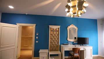 Triple Room, Balcony | 2 bedrooms, in-room safe, desk, soundproofing