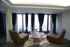 Suite Elite | Caja de seguridad en la habitación, escritorio y insonorización