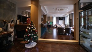 Unclassified image, 2 of 86, button - Hotel 1 Maji (Pogradec)