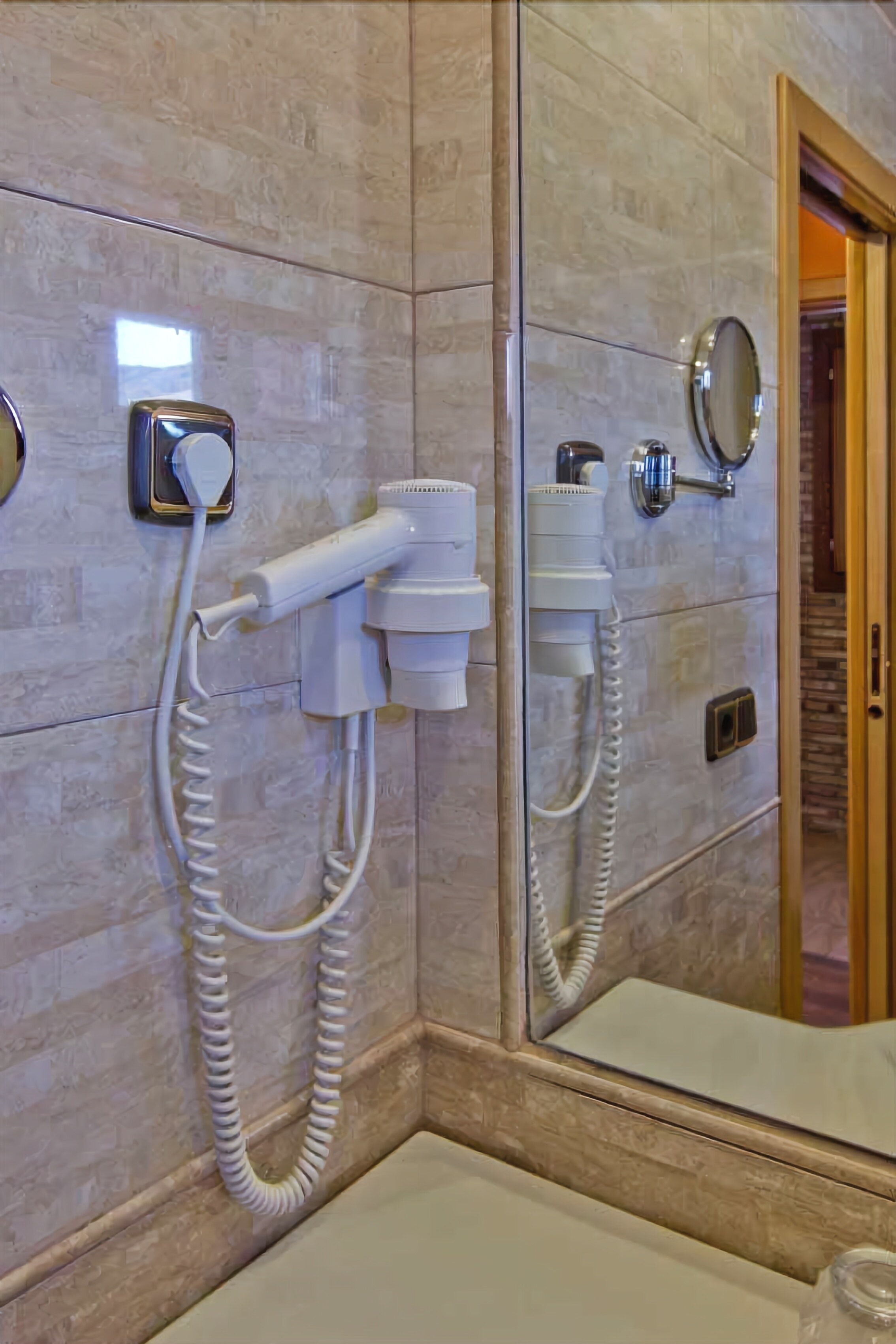 Tweepersoonskamer, 1 tweepersoonsbed, terras | Badkamer | Een bad, gratis toiletartikelen, een haardroger, een bidet