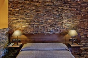 Double Room, 1 Double Bed, Terrace | Minibar, in-room safe, desk, blackout drapes - Hotel Doña Blanca (Albarracin)