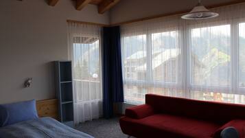 Basic-Doppelzimmer | Daunenbettdecken, Minibar, Zimmersafe, Schreibtisch