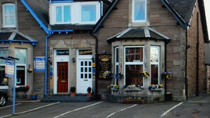 A traditional building with a pub sign, a shop, and a restaurant. - Westview (Perth)