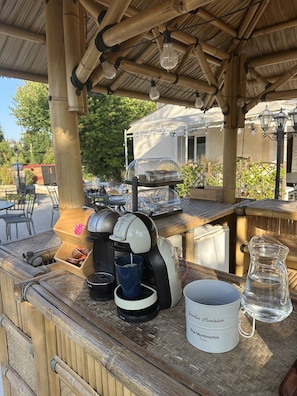 Petit déjeuner servi en supplément