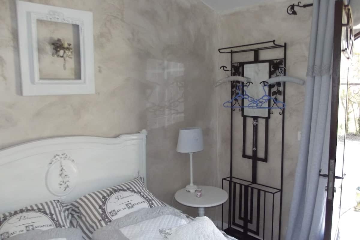 Superior Double Room, Ensuite, Garden View