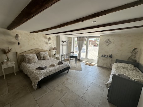Comfort Triple Room, Ensuite, Garden View