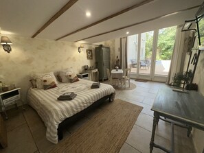 Comfort tweepersoonskamer, en-suite badkamer, uitzicht op tuin