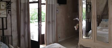 Superior Double Room, Ensuite, Garden View