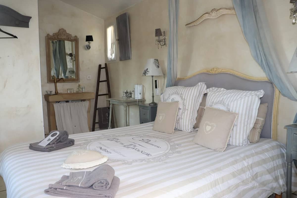 Comfort tweepersoonskamer, en-suite badkamer, uitzicht op tuin