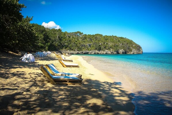 Beach - N2N Suites - Ochio Rios Vacation Home (Ocho Rios)