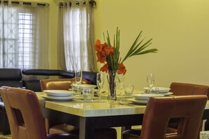 Dining - N2N Suites - Ochio Rios Vacation Home (Ocho Rios)