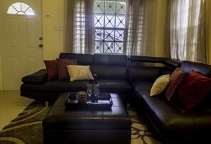 Interior - N2N Suites - Ochio Rios Vacation Home (Ocho Rios)