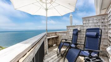 Premium kamer, 1 kingsize bed, balkon, uitzicht op zee | Uitzicht vanuit de kamer