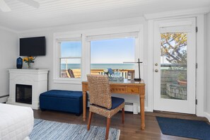 Habitación doble superior, 1 cama de matrimonio grande, balcón, vistas al mar | Ropa de cama de alta calidad, escritorio, tabla de planchar con plancha