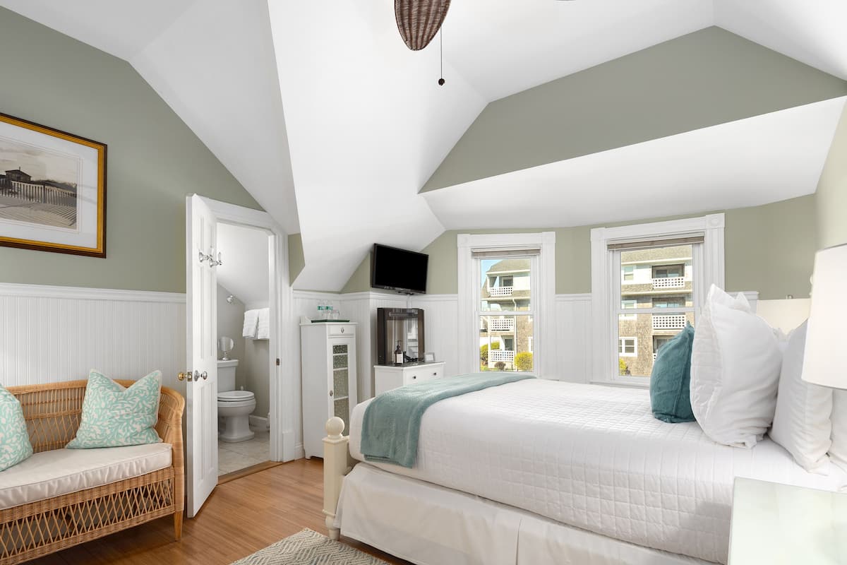 Deluxe Double Room, 1 Queen Bed, Garden View | Premium bedding, desk, iron/ironing board, free WiFi