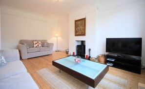 House, Multiple Beds | Living area | 30-inch TV with digital channels - Bron y Graig (Conwy)