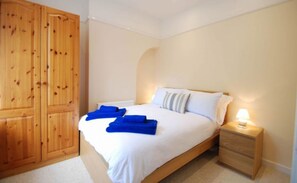 Casa, varias camas | 4 dormitorios, tabla de planchar con plancha, wifi gratis y ropa de cama