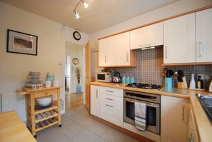 บ้านพัก, หลายเตียง | ครัวส่วนตัว | ตู้เย็น, ไมโครเวฟ, เตาอบ, เตาประกอบอาหาร