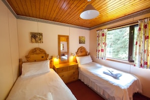 Chalet | 2 bedrooms, iron/ironing board, free WiFi, bed sheets