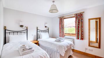 Chalet | 2 bedrooms, iron/ironing board, free WiFi, bed sheets