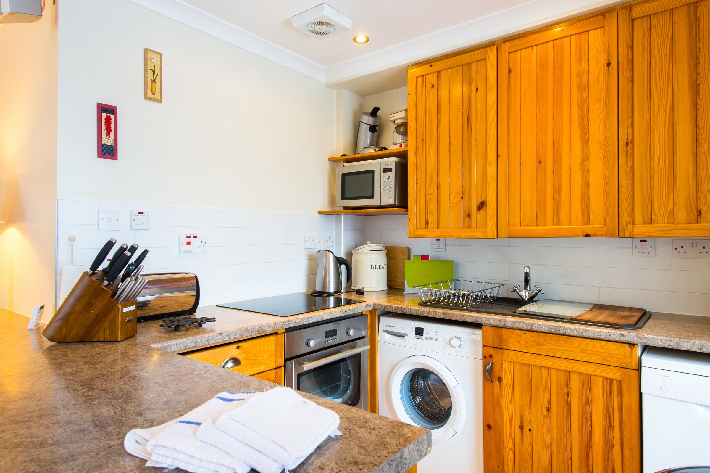 Chalet | Private kitchen | Fridge, microwave, oven, stovetop