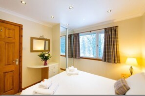 2 bedrooms, iron/ironing board, free WiFi, bed sheets - The Osprey (Crianlarich)