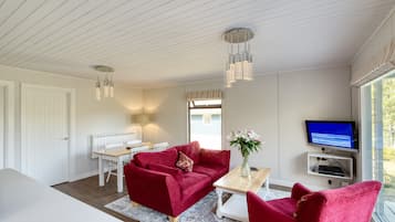 Cabin | Living area | 30-inch TV with digital channels, DVD player