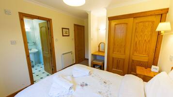 Chalet | 2 bedrooms, iron/ironing board, free WiFi, bed sheets