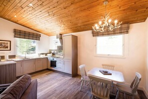 Stuga | Eget kök | Kylskåp, mikrovågsugn, ugn och spishäll