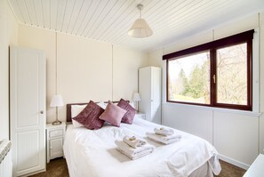 Chalet | 2 bedrooms, iron/ironing board, WiFi, bed sheets - The Whooper (Crianlarich)
