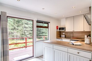 Chalet | 2 bedrooms, iron/ironing board, WiFi, bed sheets - The Whooper (Crianlarich)