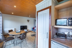 Cabin, Multiple Beds | Living room
