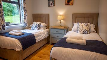 Cabin, Multiple Beds | 2 bedrooms, iron/ironing board, free WiFi, bed sheets