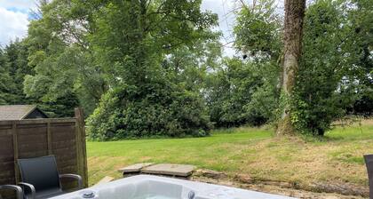 Birch 18 With Hot Tub, Newton Stewart