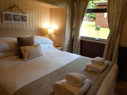 Birch Lodge 13 with Hot Tub