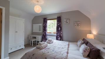 Cabin, Multiple Beds | 4 bedrooms, iron/ironing board, free WiFi, bed sheets