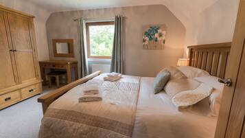 Cabin, Multiple Beds | 4 bedrooms, iron/ironing board, travel cot, free WiFi